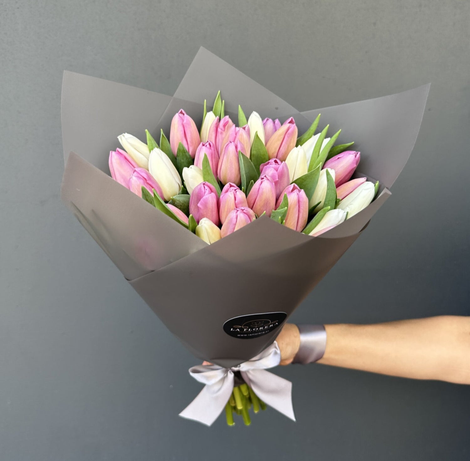 RAMO TULIPANES ROSADO Y BLANCO 20 VARAS